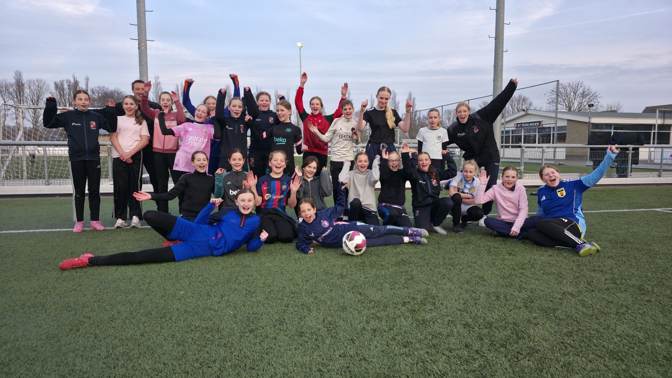 Grote opkomst bij meiden-mee-train-dag fc Harlingen